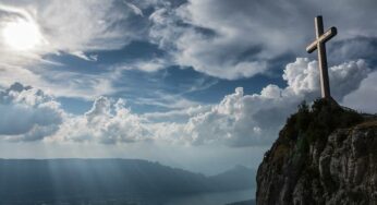 Découverte de la Croix du Nivolet : histoire, randonnée et panorama savoyard exceptionnel